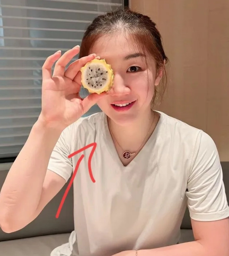 大家不要过分追捧陈梦她参加华表奖不是想当明星也不是为了混娱乐圈，而是