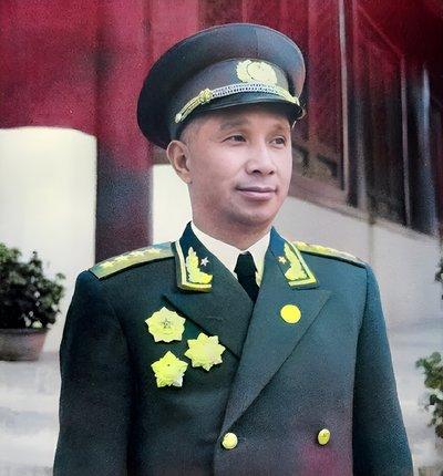 前段时间朱总去世，在讣告中有这么一句：“久经考验的忠诚的共产主义战士”，这在讣告