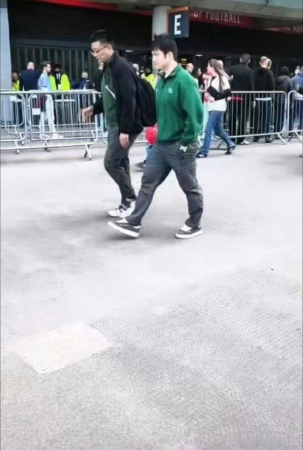 樊振东小兜一插气场强大小兜一插，气场全开。樊振东​​​