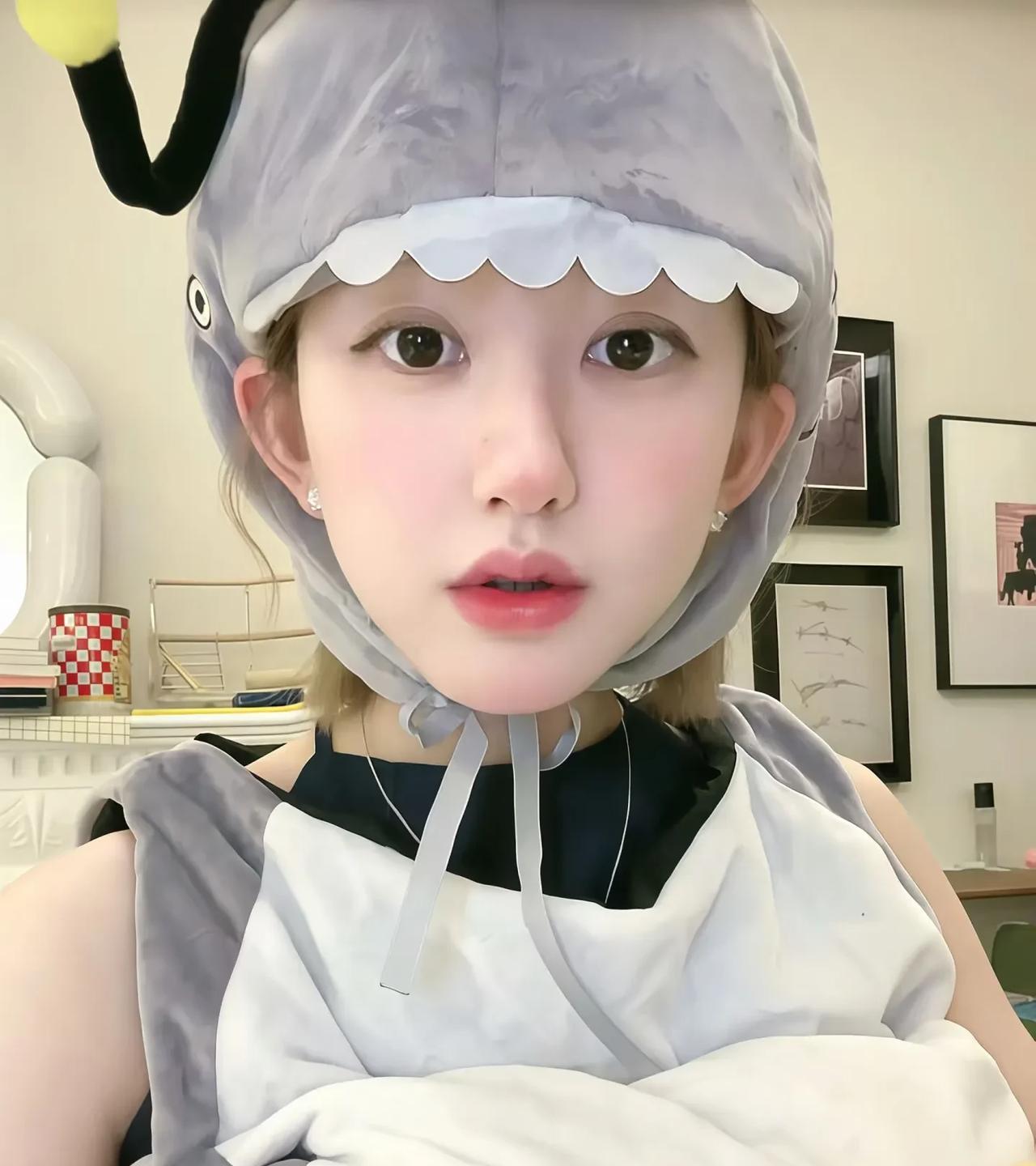 奉劝大家一句千万别去看赵露思的直播因为只要你去了，就没办法空手走出来了你会