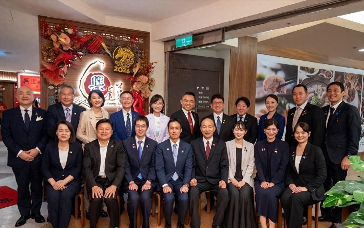 韩国瑜日前就今年的总预算案再次召集党团协商，国民党团提案全数冻结行政机构442亿