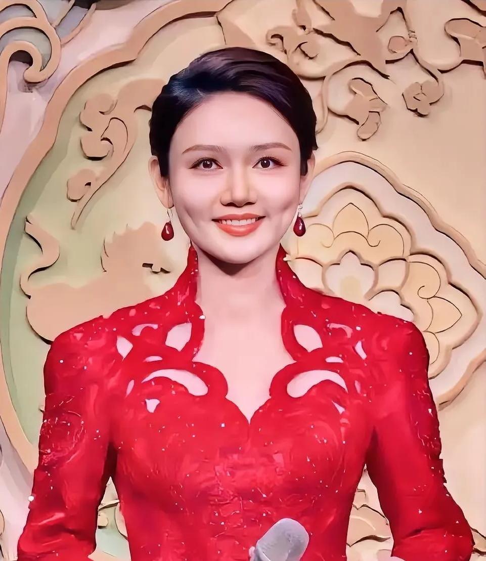 龙洋这个人，我真的看不懂了，她今年37岁，不结婚，不生娃，一心扑在事业上。