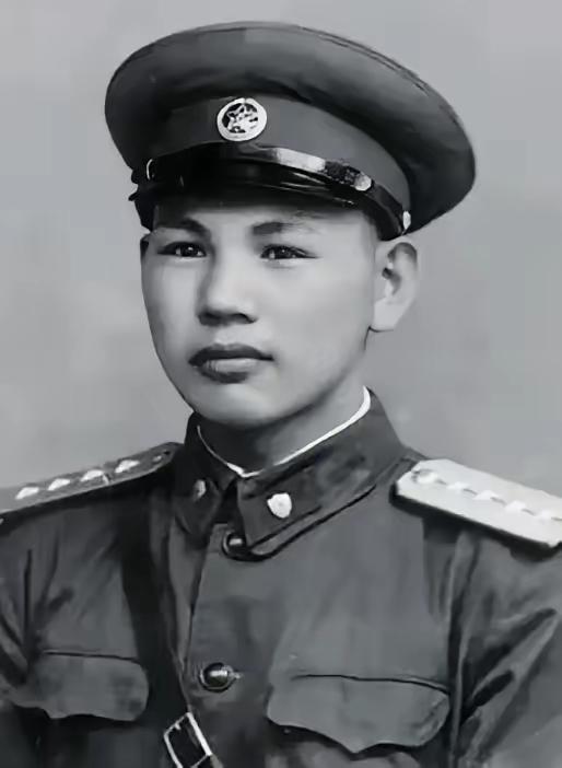 1945年开春那会儿，山东一条土路上发生了件让人捏把汗的事：八路军新兵赵友金因为