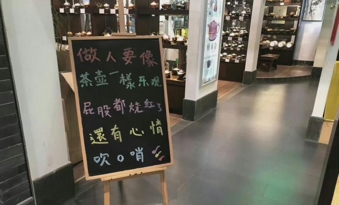 【琅河财经】历史上这种通过假装谈判麻痹对手。然后搞突袭的例子很多。古有李世民假意