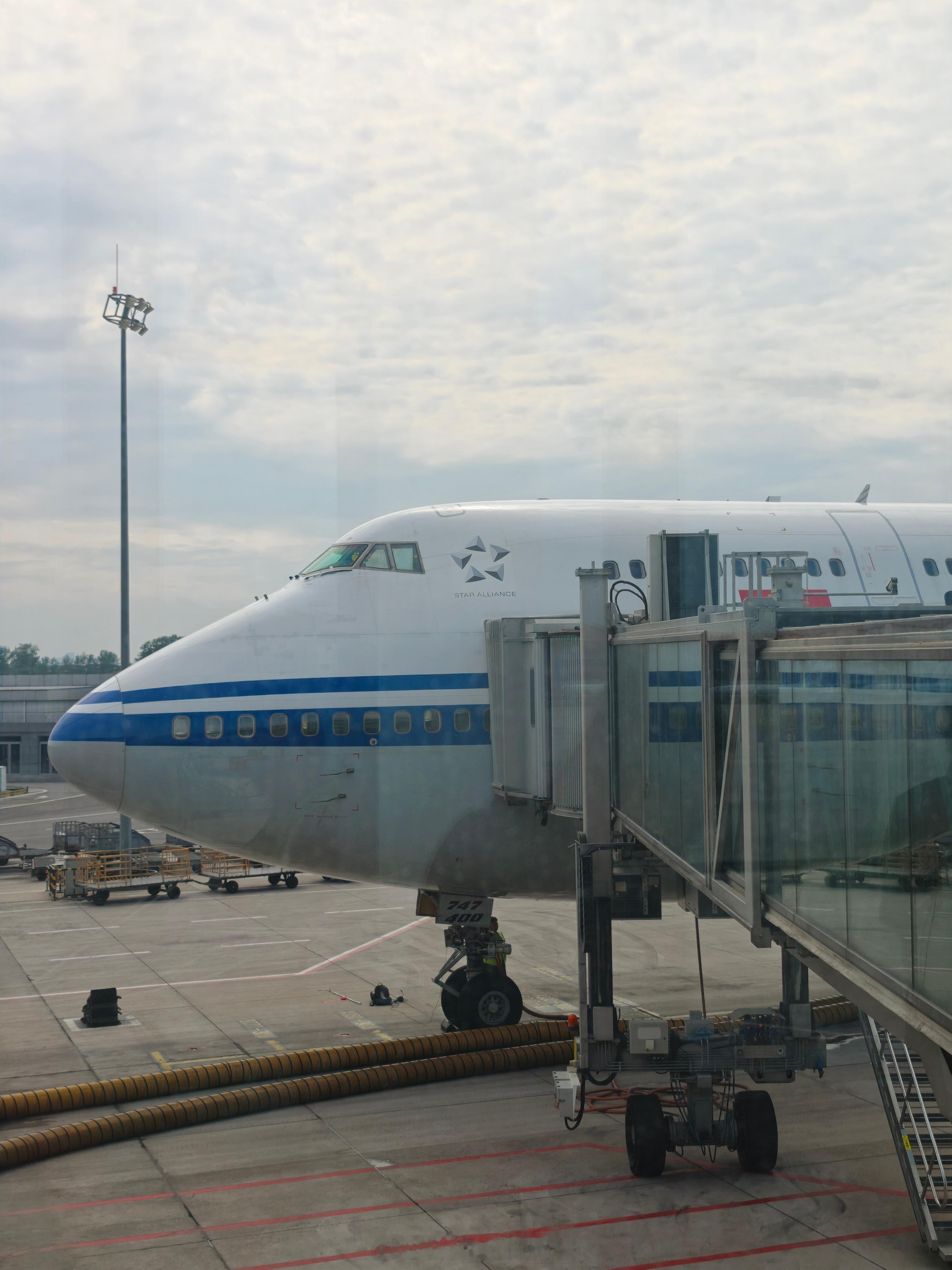 今天坐机龄30年的B-2447，国内唯二的744了属于是坐一次少一次，回头买个国