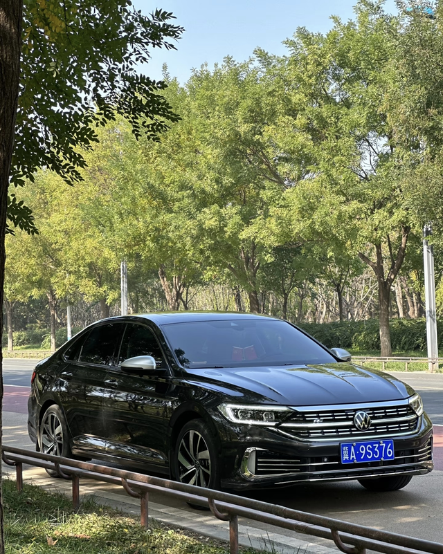 2023年买的大众速腾两年亏7万我亲戚在2023年初提的大众速腾300超越，当