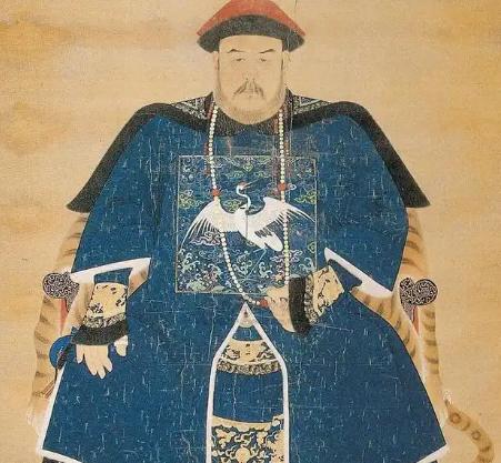 雍正死了以后，乾隆下令，释放自己十叔和十四叔，不再囚禁二人。老十四胤禵走出囚所，