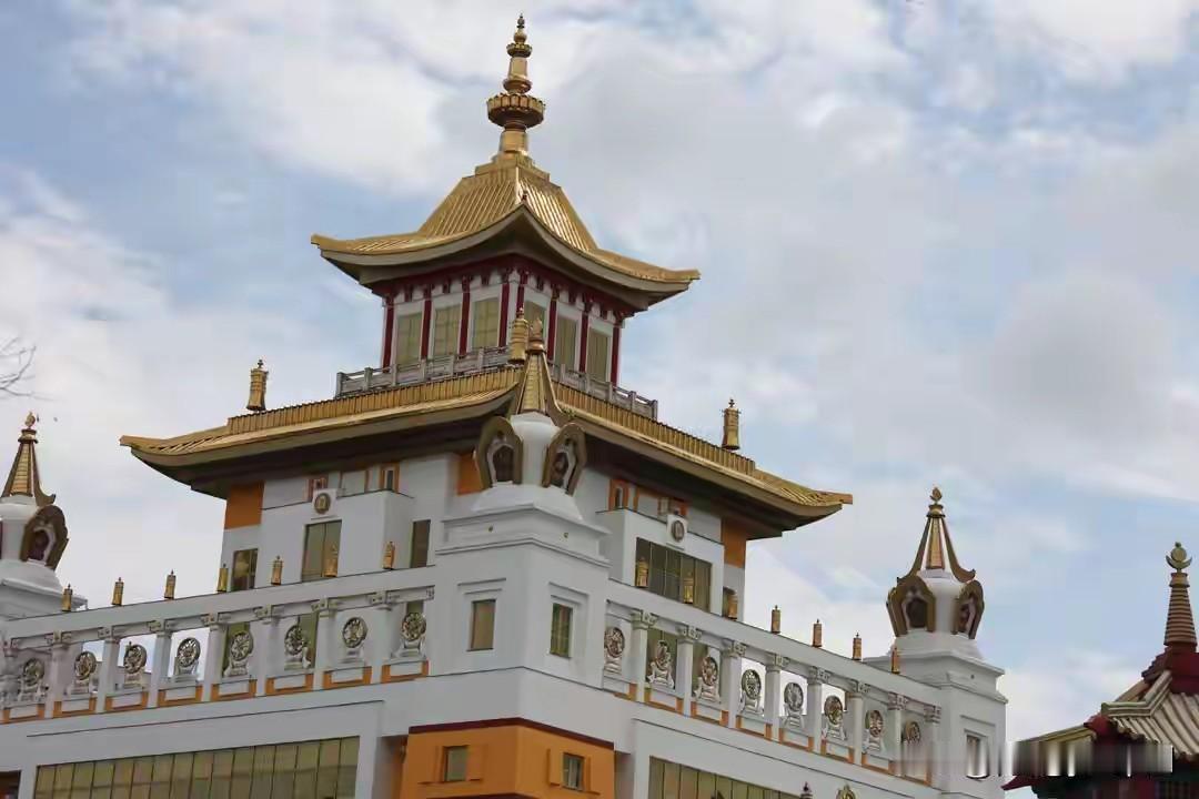 欧洲最穷的共和国，信佛，黄皮肤，还管自己叫“瓦剌”。没错，就是那个在土木堡抓