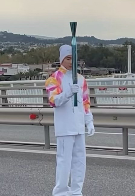 戴这个帽子怎么像个小宝宝似的🤲🏻