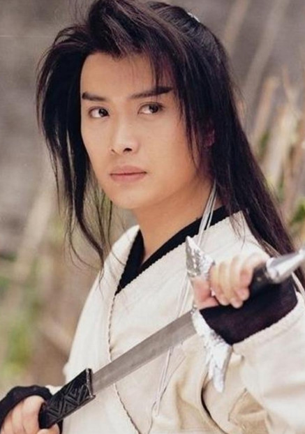 一次访谈，琼瑶向主持人吐槽说：“内地有个男演员，特别难合作，姓黄的。”主持人一听