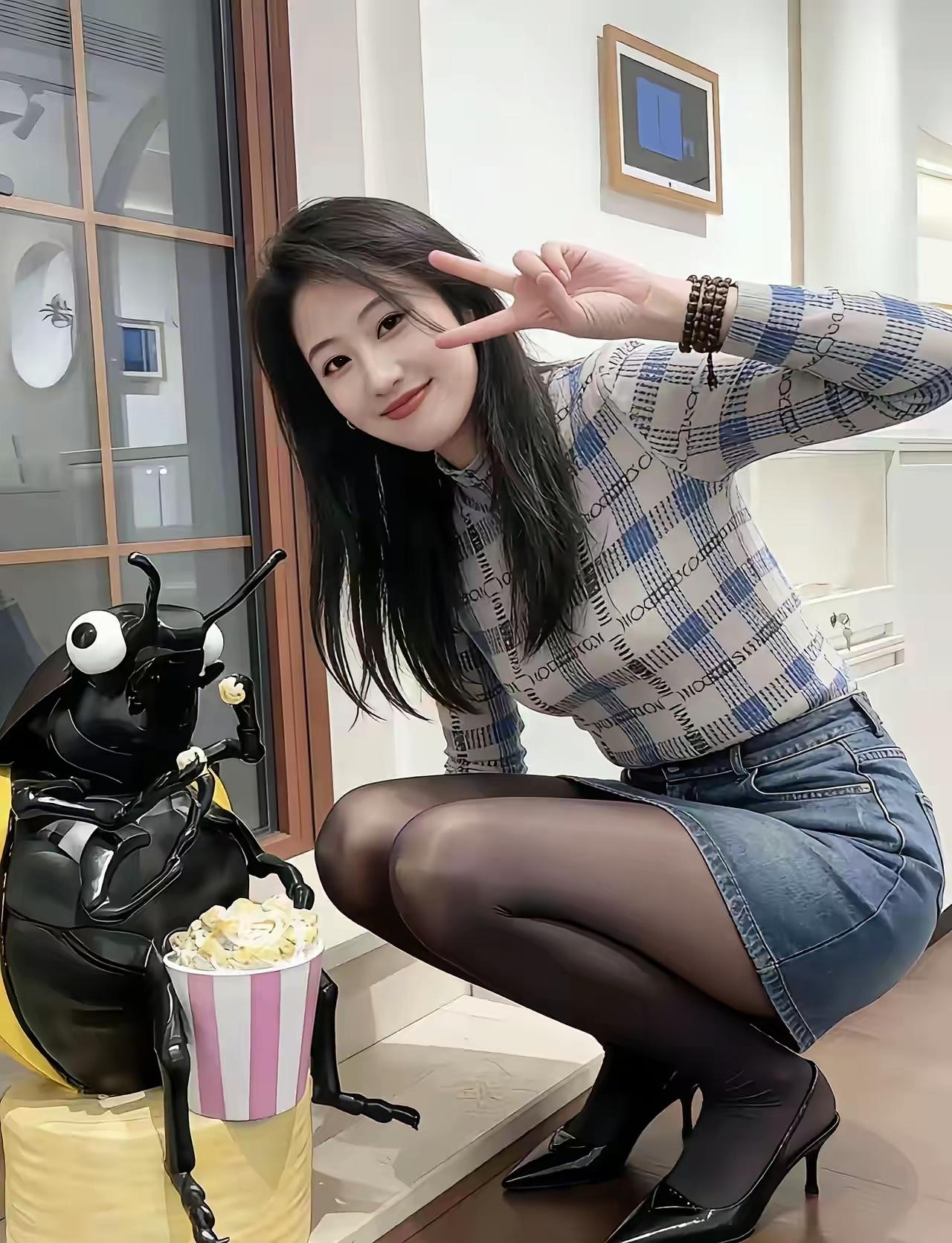 人最难悟透和看破的是什么?人最难悟透的，从来不是天上的星月，而是眼前的人心。