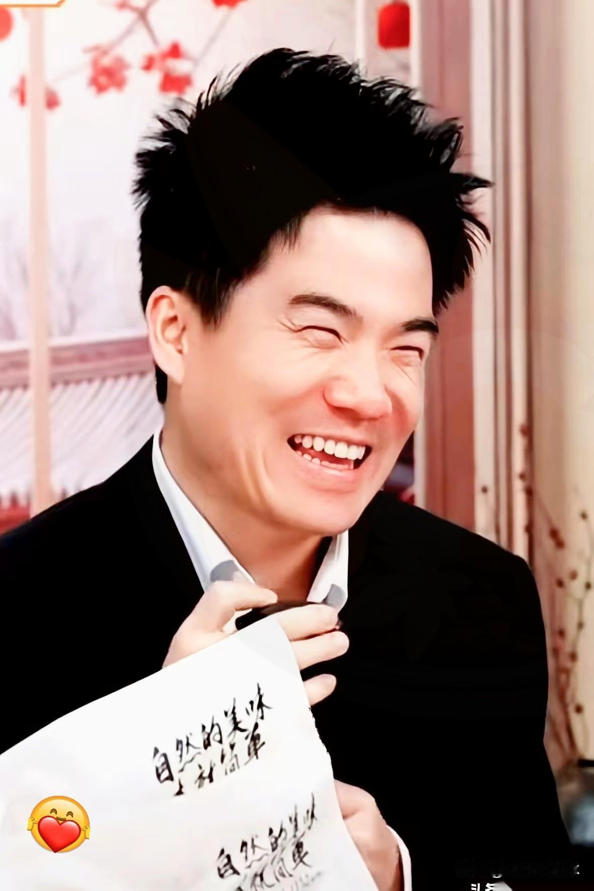 董宇辉之所以能取得今天的成绩不仅仅是他个人的努力和智慧还有无数支持他的背