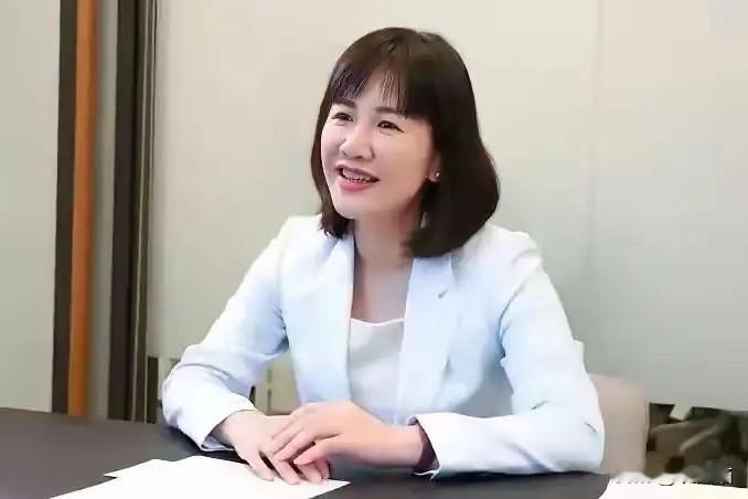 说白了，谢衣凤这回算盘打得太响了。她心里那本账比谁都清楚，参选根本不是跟魏平