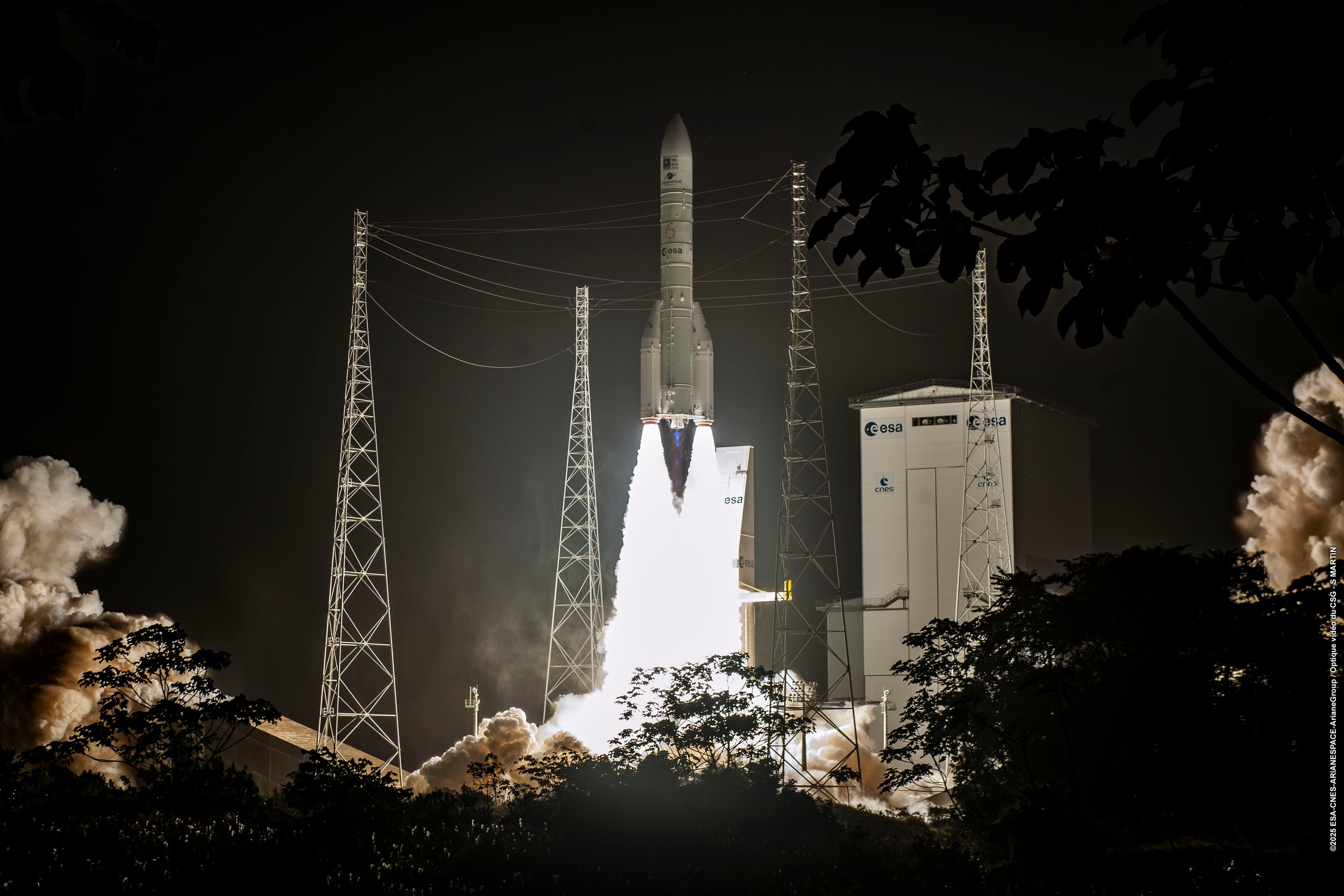 今天13:01，Arianespace在法属圭亚那库鲁航天发射场ArianeL