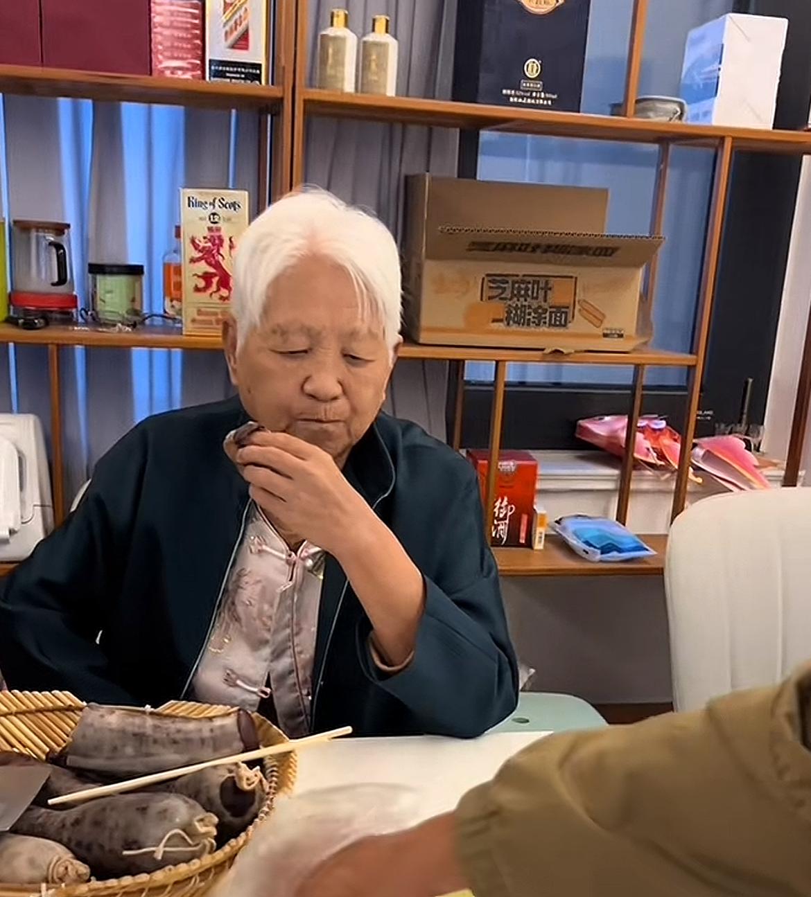 岳云鹏真的是“一人得道鸡犬飞升”。虽然话不好听，但确实是这个理，他的五个姐姐凭