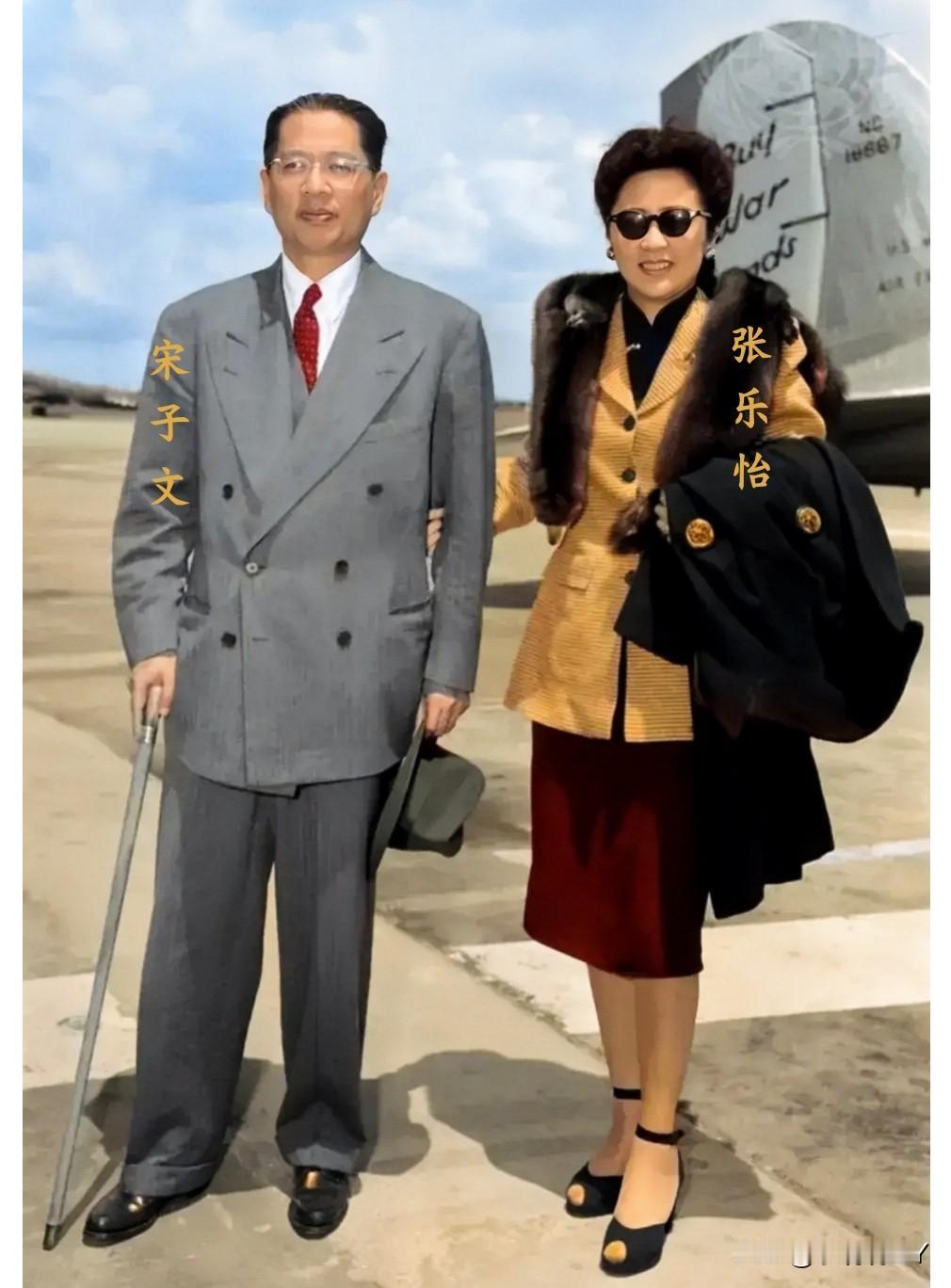 这是宋子文和张乐怡的真实模样，这并非演戏，也并非电视剧里的演员。这张老照片摄于上