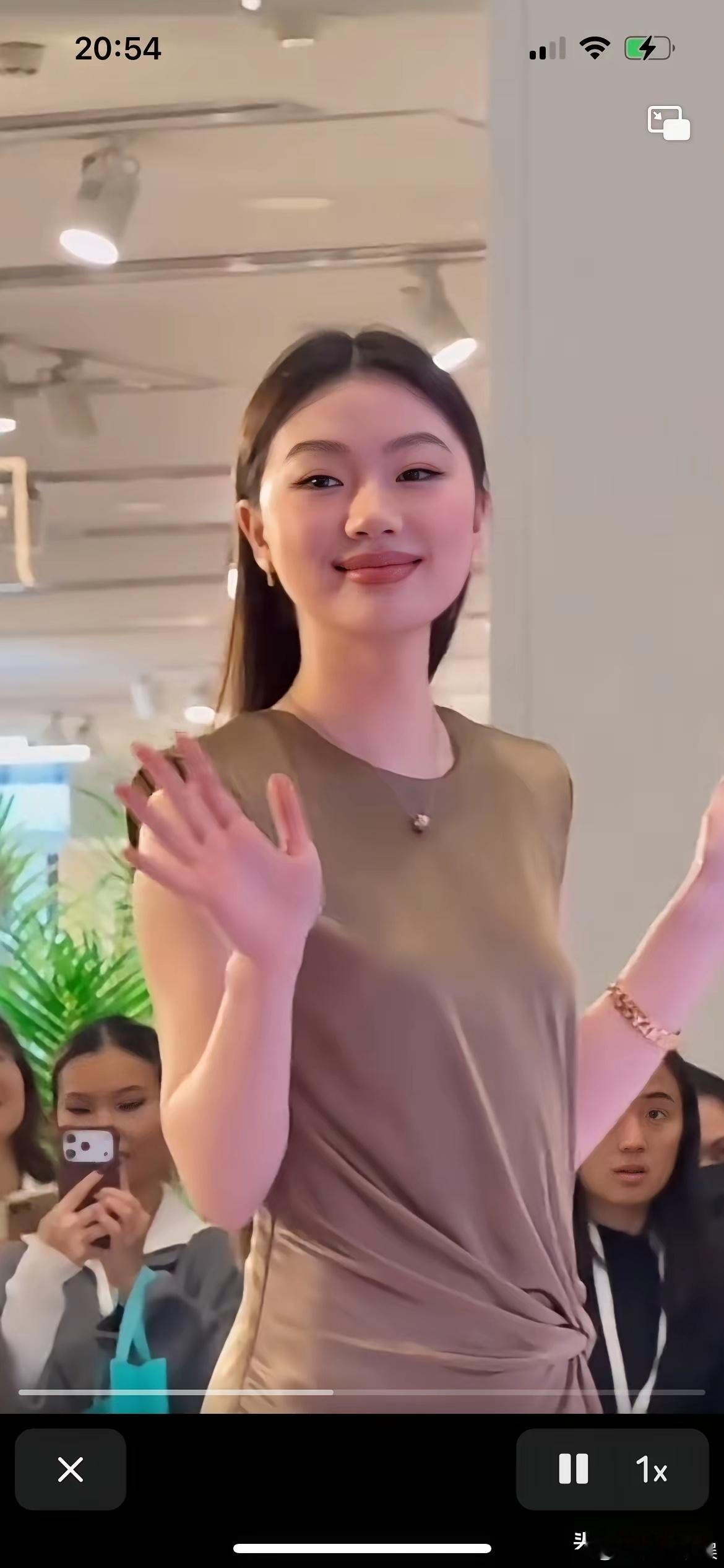 单依纯老师为什么那么红，要身材没身材，要脸蛋也并不是很出众，不知道那么多人喜欢，