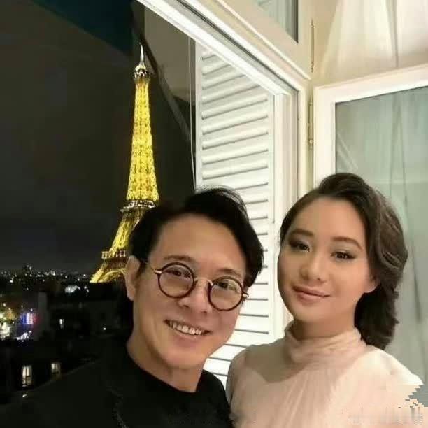 李连杰女儿像利智，但长的有点着急啊