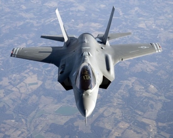 德国之声写道：“F-35机密部件突现香港美国会震动，一批原定运往美国本国境内维修的F-35隐形战机关