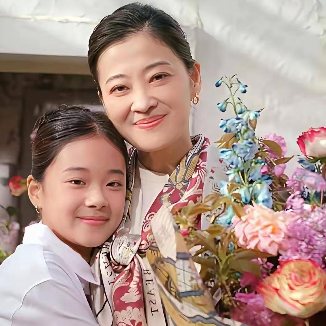 资本家的丑孩子收手吧！12岁就提名百花奖？梅婷的女儿引发热议！十二岁拿下百花
