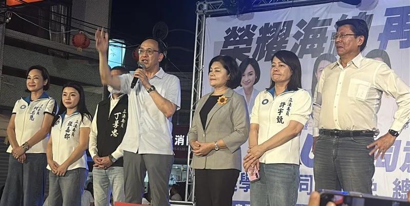 云林立委丁学忠成立反罢免总部朱立伦与蓝白立委都来力挺了云林县蓝委丁学忠今晚