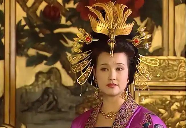649年，李世民身体日渐虚弱，唐朝宫廷中弥漫着一种紧张而压抑的氛围。皇帝卧病在床