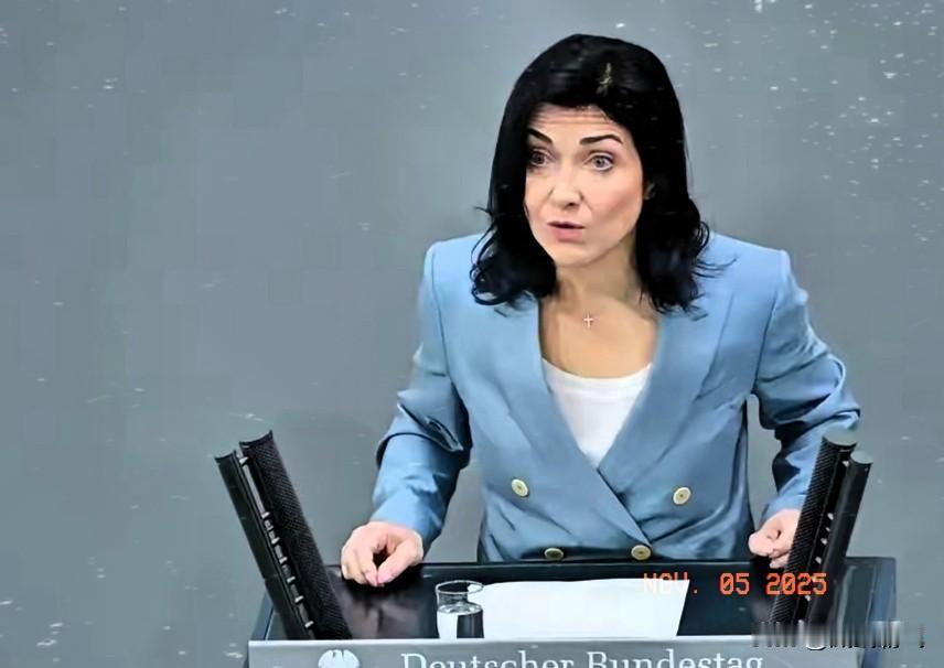 现在的德国真的很撕裂，德国一些政客呼吁企业“去中国化”、离开中国，可万万没想到，