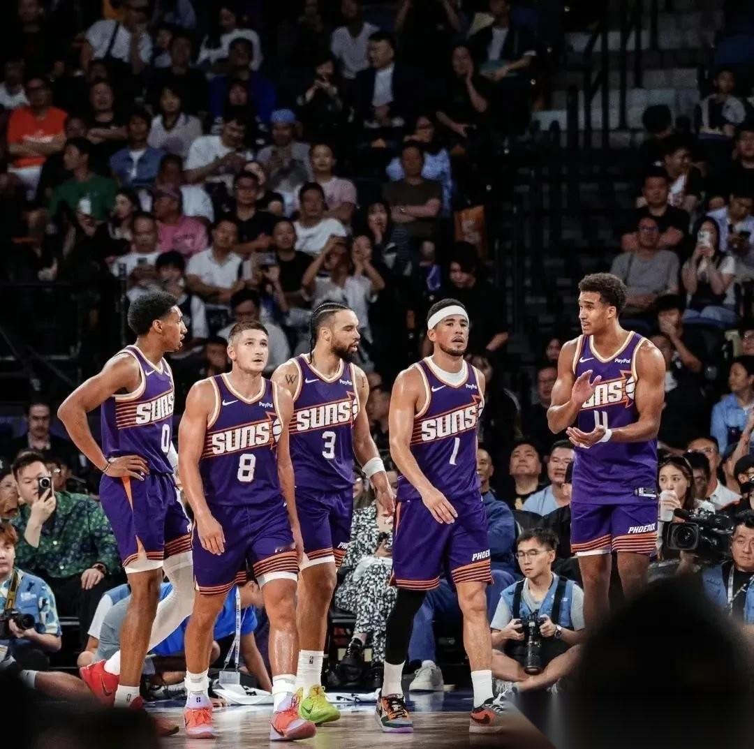 附加赛太阳憾负开拓者，三点印证输球不冤。1，太阳阵容实在太矮小了。2，杰伦·