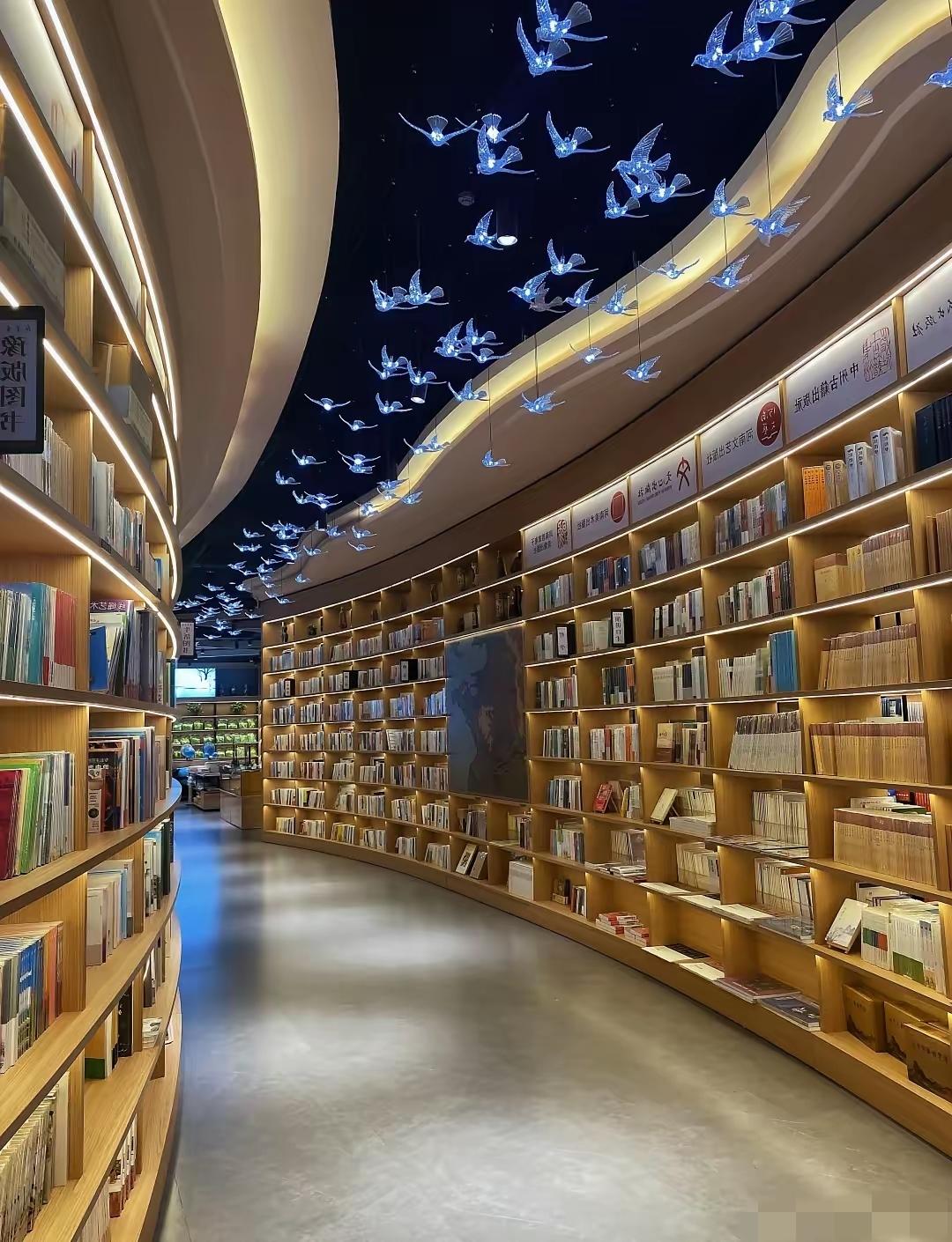 学校校长被查了，我不惊讶；医院院长被查了，我也不惊讶；我最惊讶的是竟然有一个