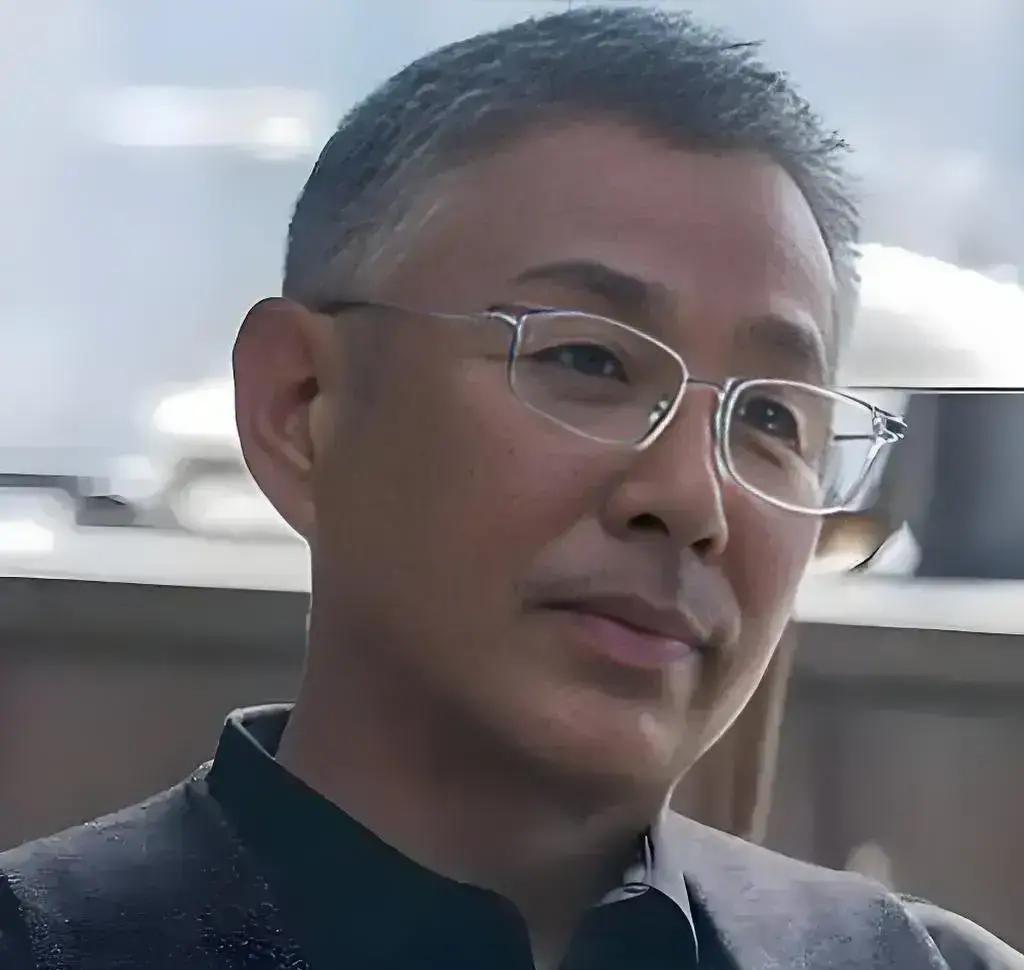 陈道明一句“别人爱不爱我无所谓，我得先把自己哄好”直接冲上热搜。69岁的老头在