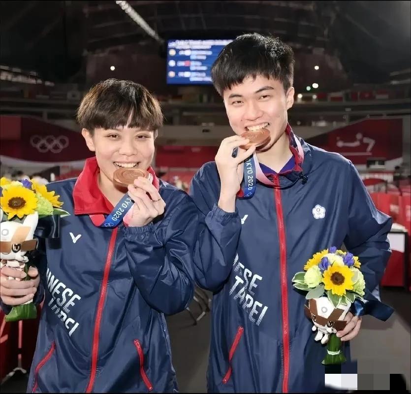 伦敦赛四强格局太颠覆!国乒女线遇考,中国台北双星藏惊喜WTT伦敦赛四强名