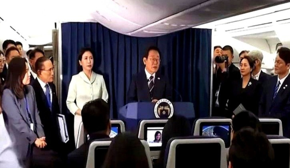 为啥对华不热情了？李在明在飞机上道出原因，一句话令记者沉默 2025年8月2