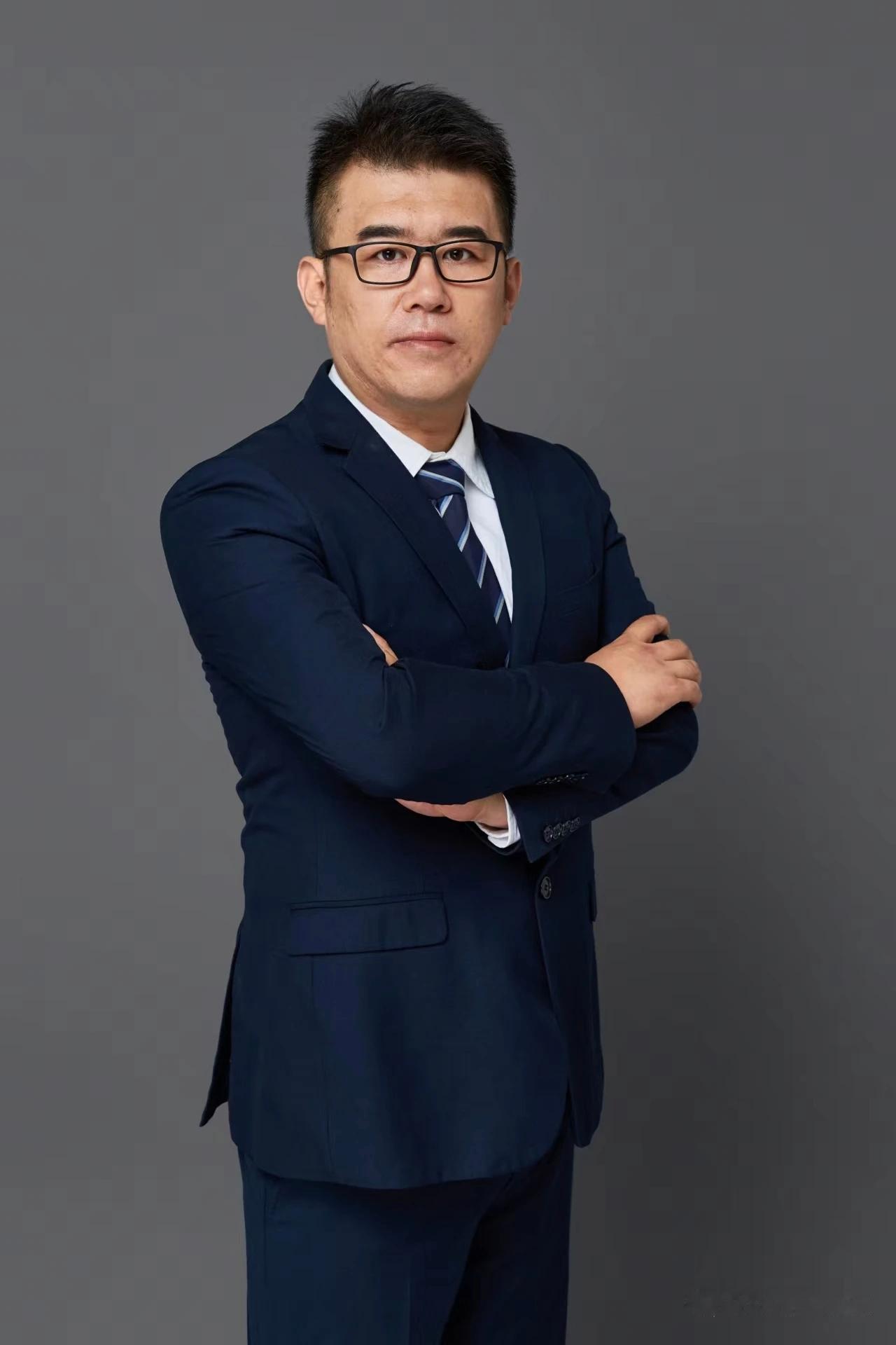 被多名学生联合举报的川大博导王竹卿，应该算境外势力了吧？1、从青年到中年的十三