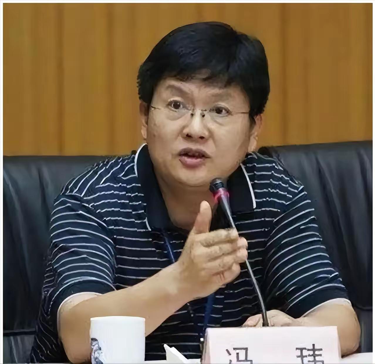 针对中国驻日大使馆近日批判日本历史教科书美化日本侵略战争的问题，日本文部科学大臣