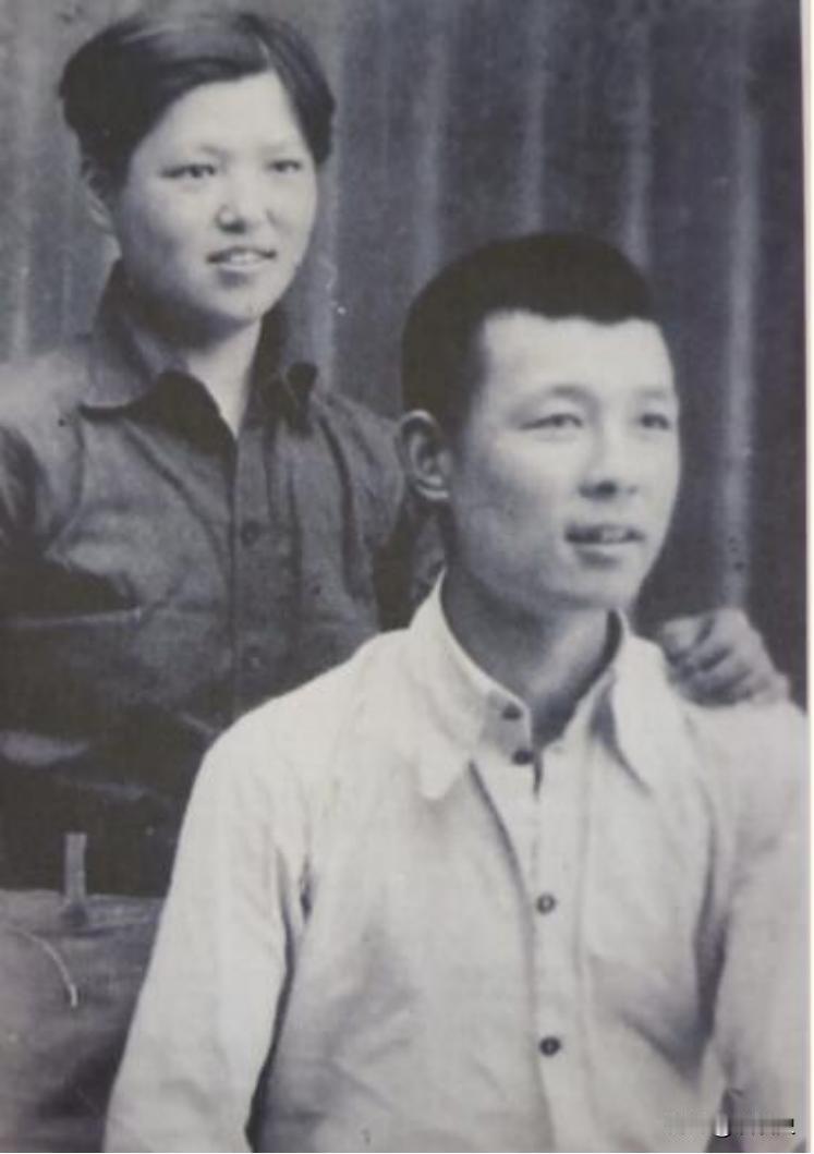1939年，八路军副旅长看上了一个女兵，组织出面撮合，但女兵却说：“我参加八路军