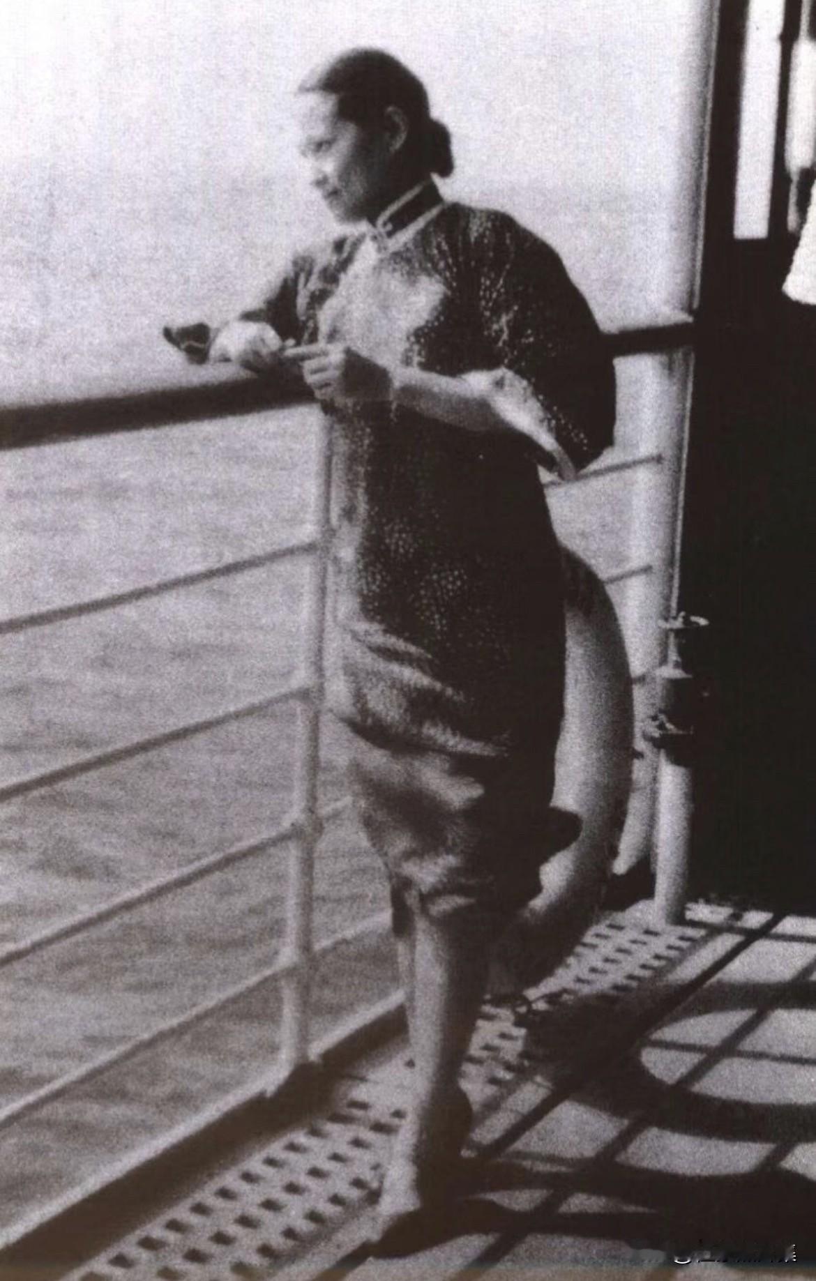 1929年9月21日，宋庆龄乘船离上海赴法国，踏上侨居欧洲、继续探索救国之路的旅