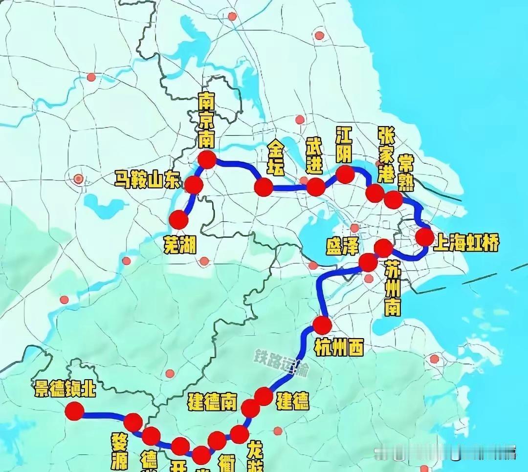景德镇和芜湖之间终于有直达高铁了！以前从瓷都去芜湖，那叫一个折腾。要么中转南昌