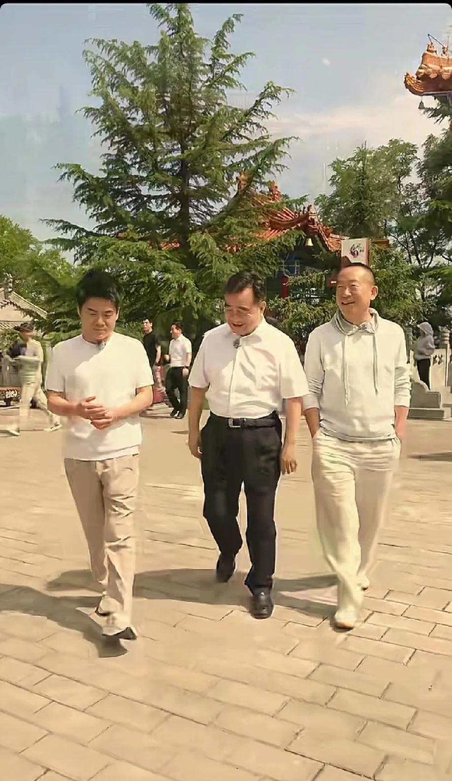 董宇辉首次！与辉同行甘肃行庆阳站周祖陵直播的嘉宾竟然是市书记黄泽元和甘肃文联副主