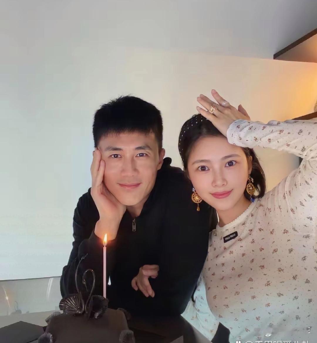 杜淳老婆确实好﻿看，浑‏身都是少女感，⁠一﻿点⁠不‎像当‏妈‎⁠的人。