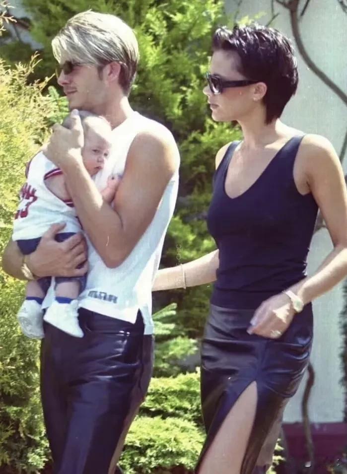 老贝三个儿子感觉大布是最受宠的，也是话题度最高的，但是他作为大哥也没大哥的样子。