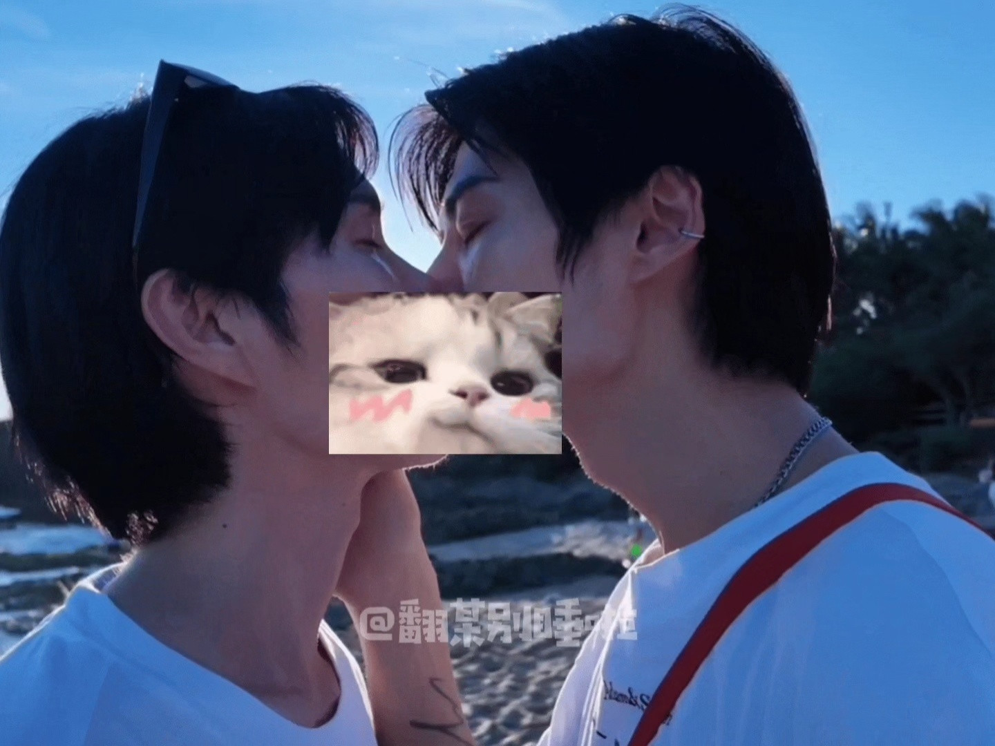 小情侣牵手都好萌[滑稽笑]这一期是泡泡浴哦！好多看点~完整无🐎版wp🔗?