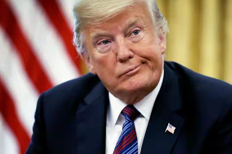 美国政府开始退还关税了，眼看巨额资金被迫返还，特朗普气得大骂反华专家，直言后悔听