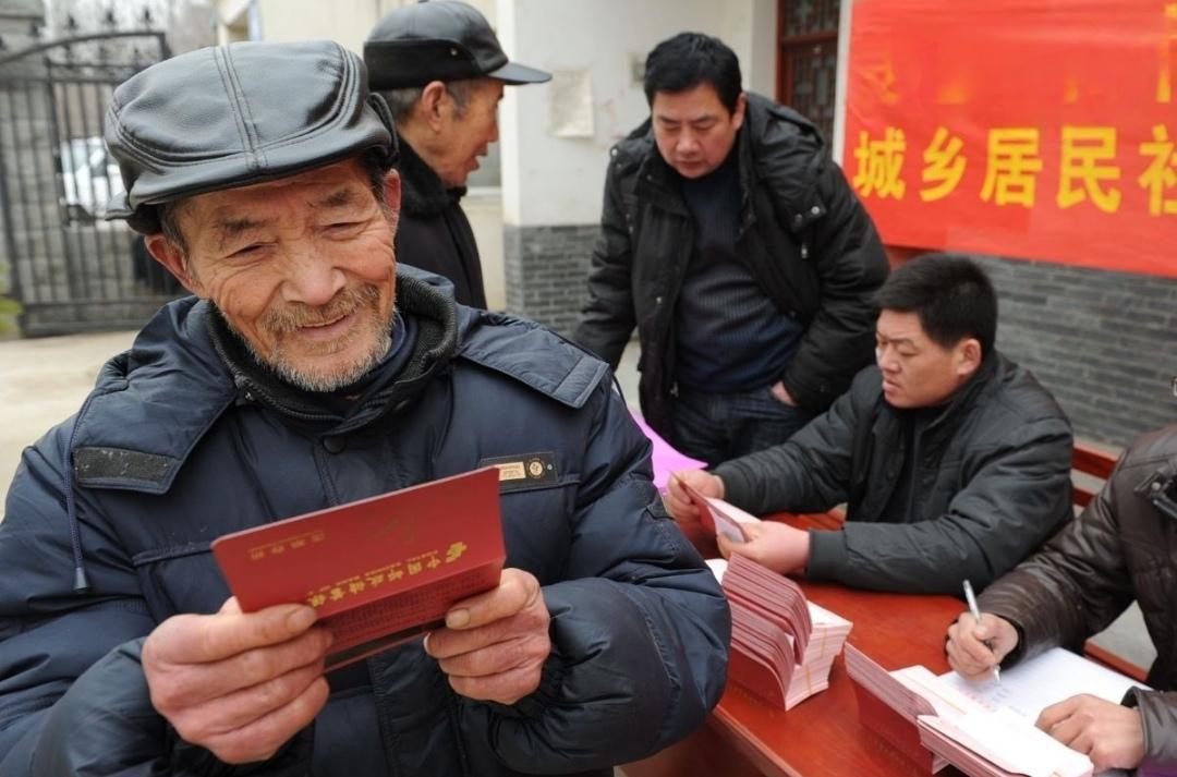 ＃农村老人养老怎么办＃我认为农村老人养老可通过‌政策支持、服务设施利用