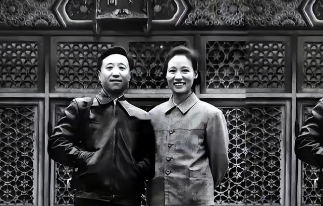 1948年，林颖改嫁了，她是彭雪枫的遗孀，身带烈士之子。她嫁给了马列，一个不符合