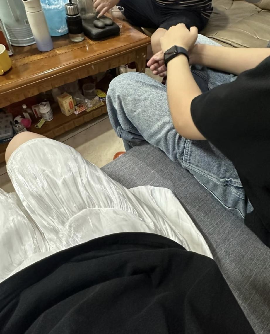 儿子38岁了，头一回带女朋友回家，老两口高兴坏了。可看了姑娘一眼，脸上的笑容