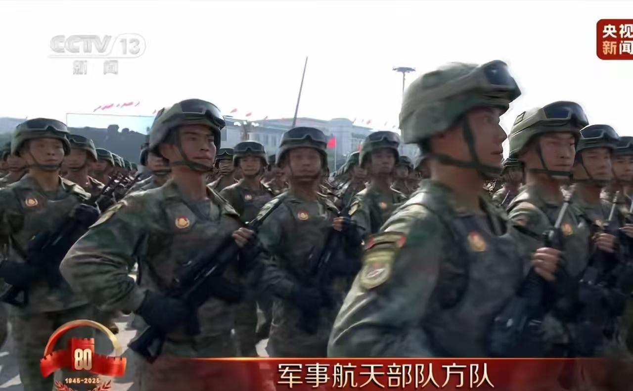 我预料到了阅兵会有新装备，也预料到了军威会很雄壮，只是没想到的是，竟然亮相了