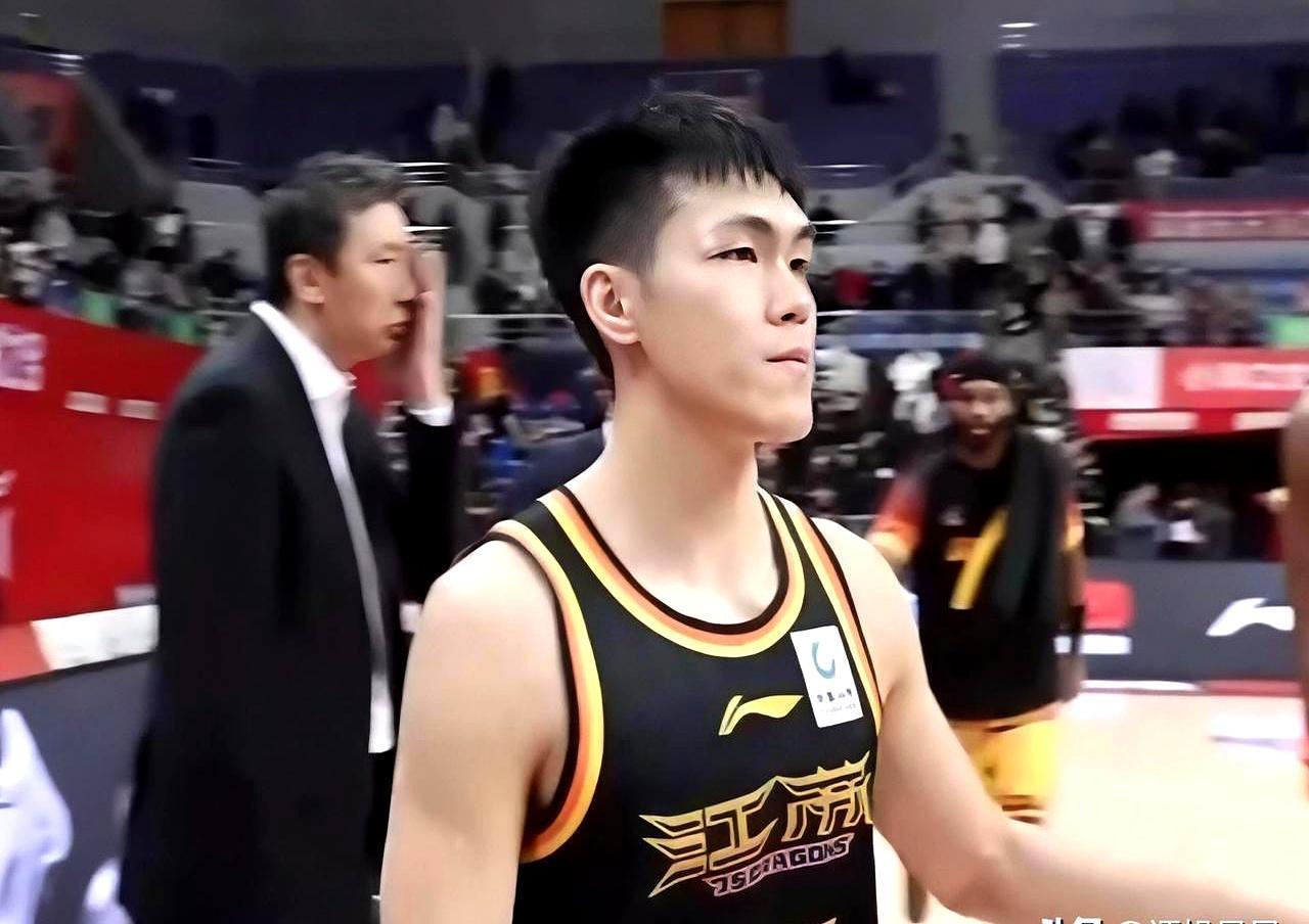 凭什么？CBA本土得分王，国家队大门直接关上。教练一句话，把所有球迷都给说懵了。