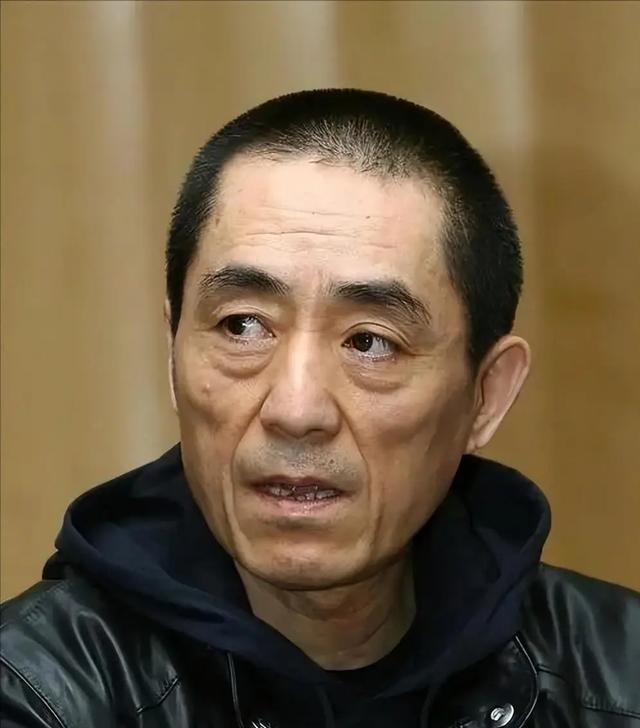 张艺谋回老家，对着修了一辈子自行车的残疾弟弟，说：“哥给你三个选择！”弟弟低头