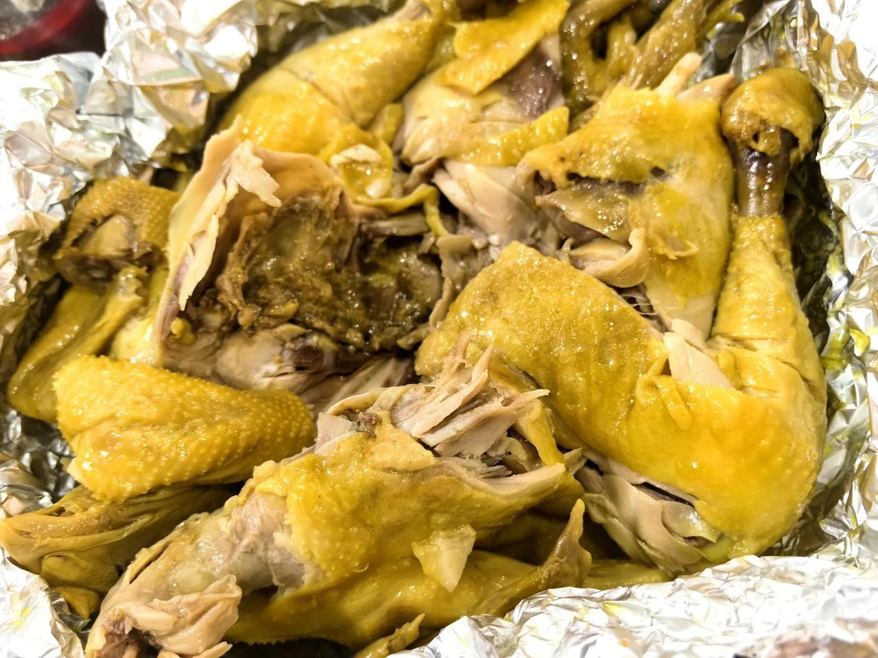 晒图笔记大赛今晚解锁美味盐局文昌鸡！金黄油亮的鸡皮，鲜嫩多汁的鸡肉，搭配独特蘸料
