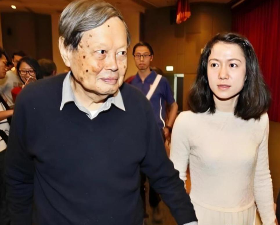 翁帆没想到，离世近一年的丈夫杨振宁，竟给她晚年留了一手好牌！2026年9月5